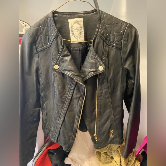 Black leather jacket - Picture 2 of 9